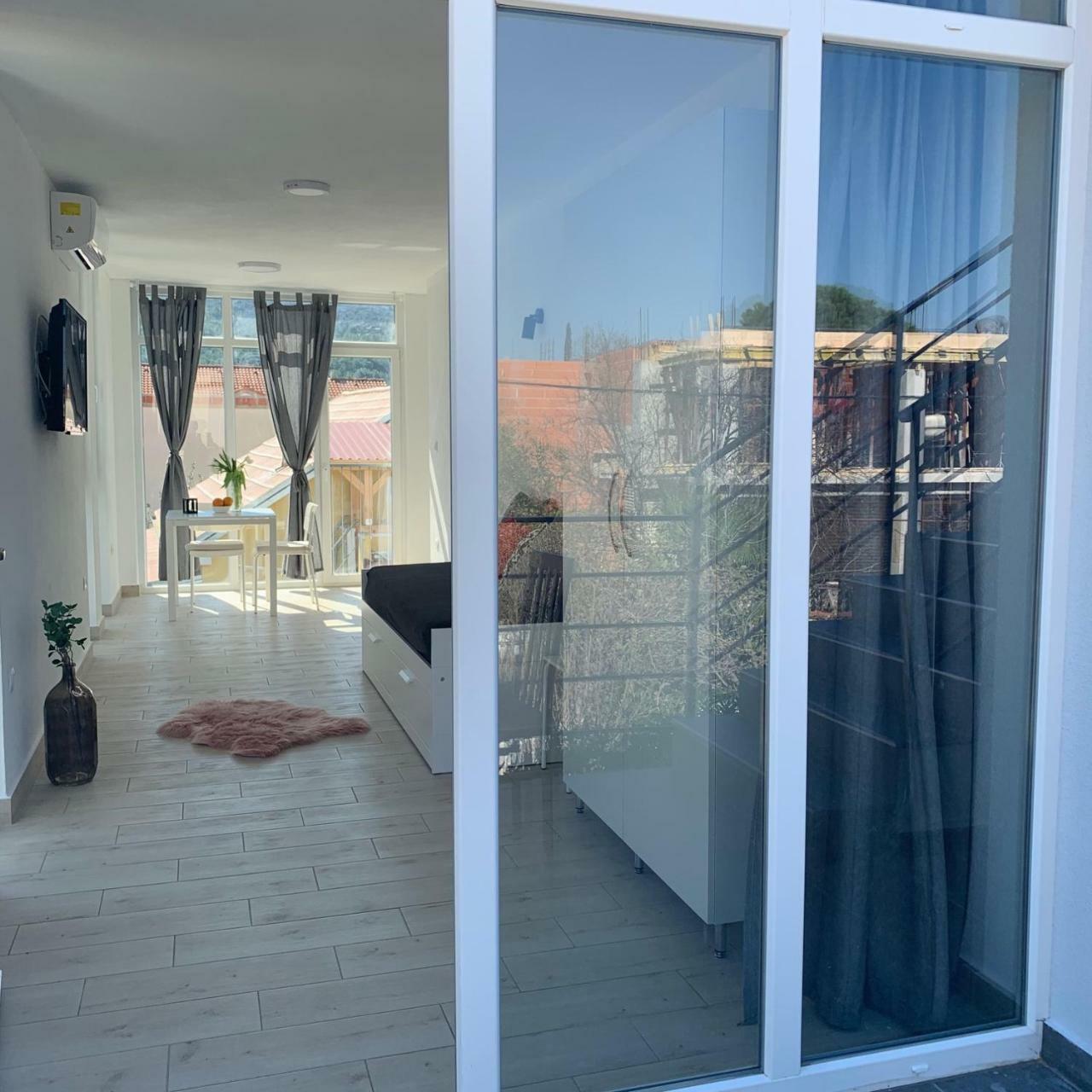 Modern Apartments Day Σίμπενικ Εξωτερικό φωτογραφία