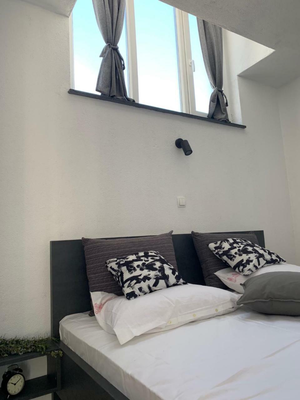 Modern Apartments Day Σίμπενικ Εξωτερικό φωτογραφία