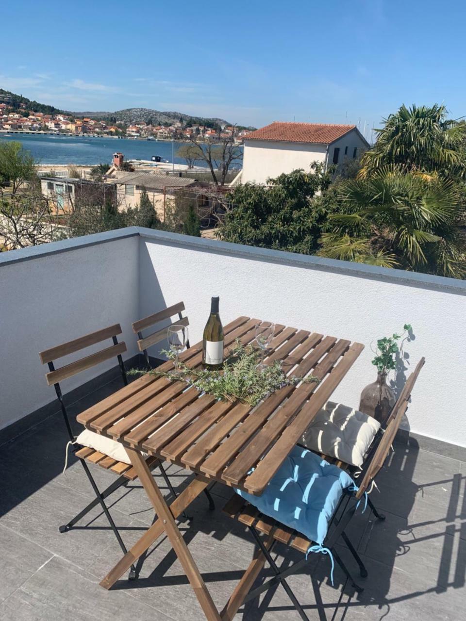 Modern Apartments Day Σίμπενικ Εξωτερικό φωτογραφία