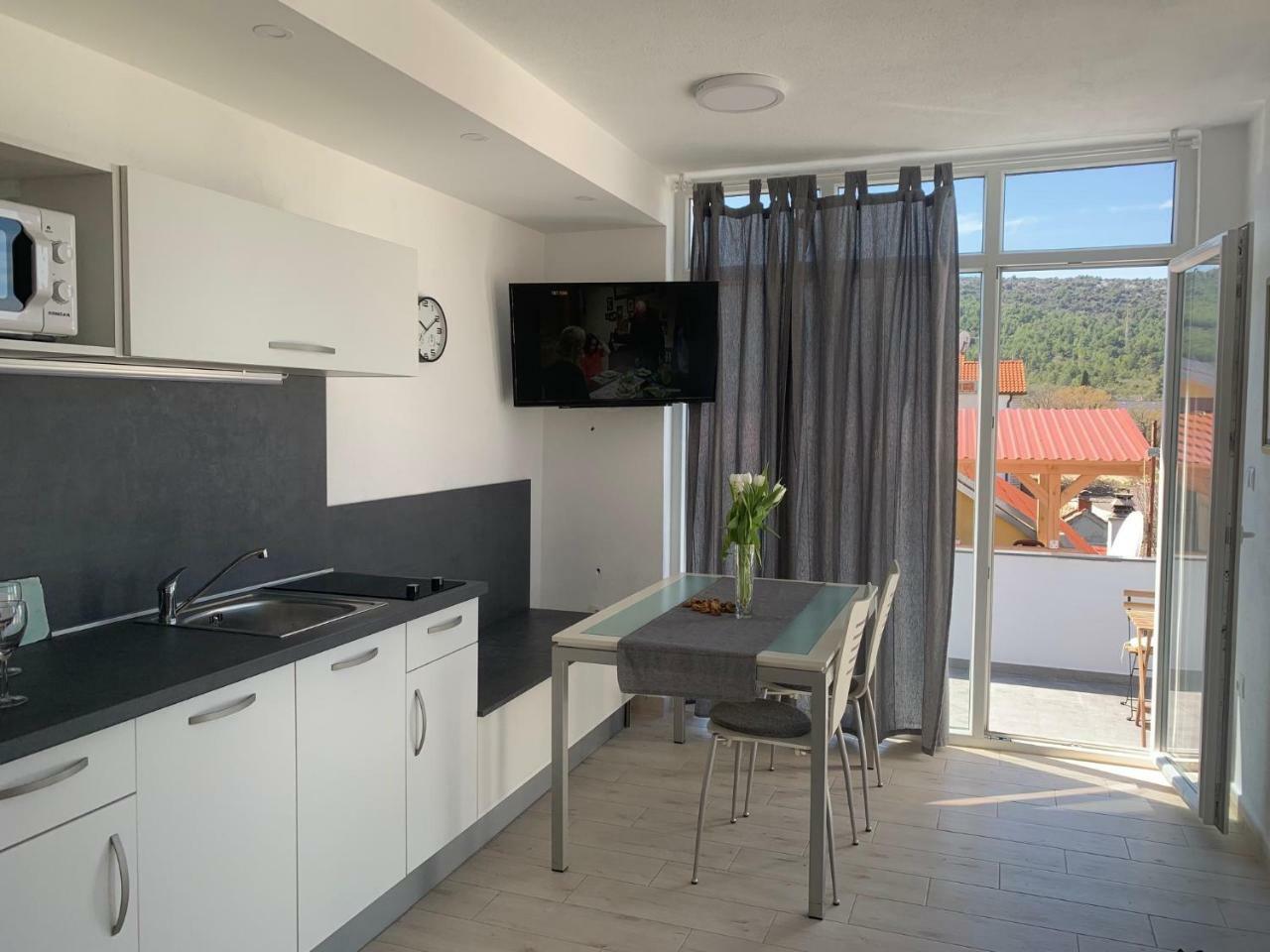 Modern Apartments Day Σίμπενικ Εξωτερικό φωτογραφία