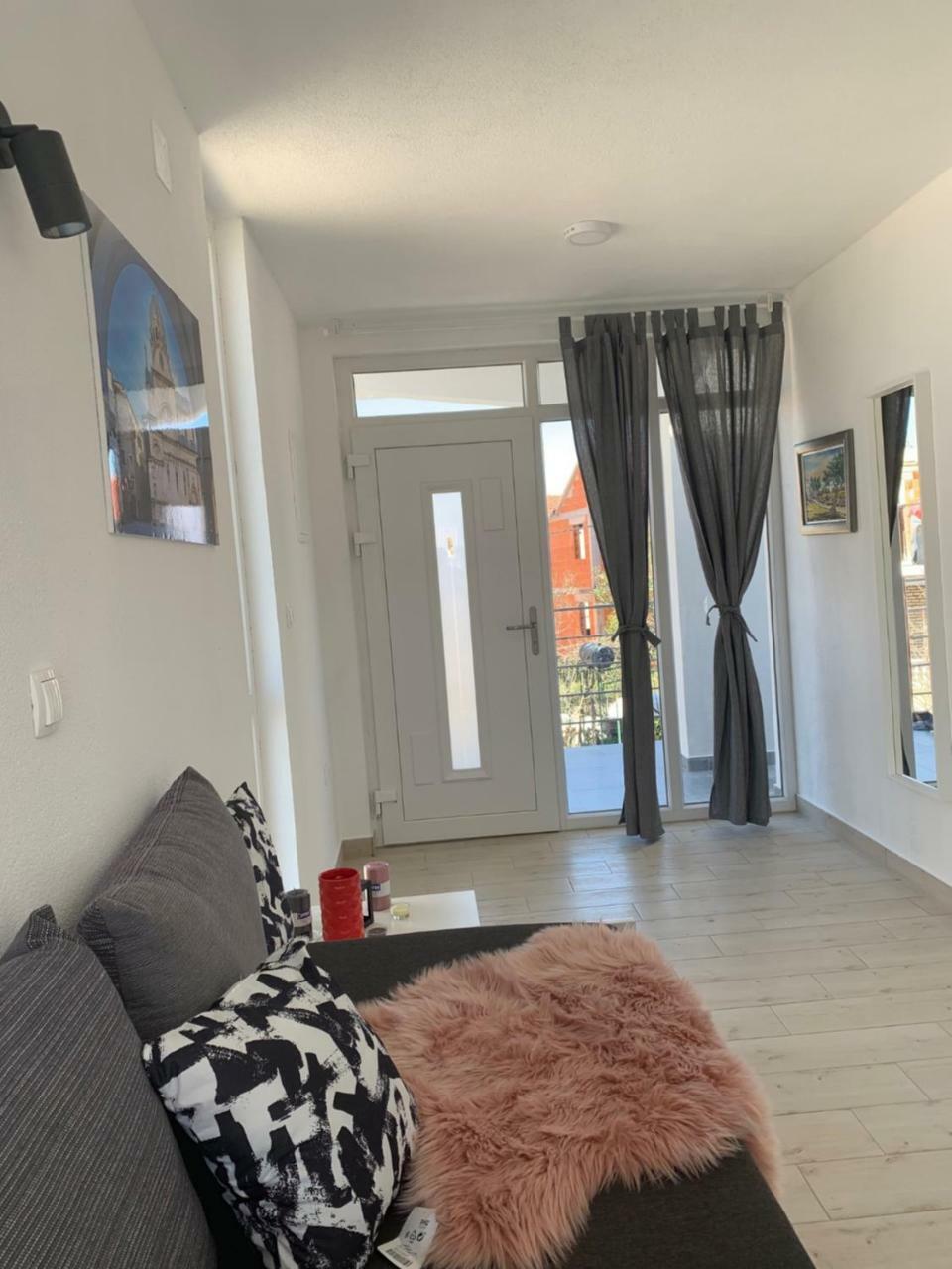 Modern Apartments Day Σίμπενικ Εξωτερικό φωτογραφία
