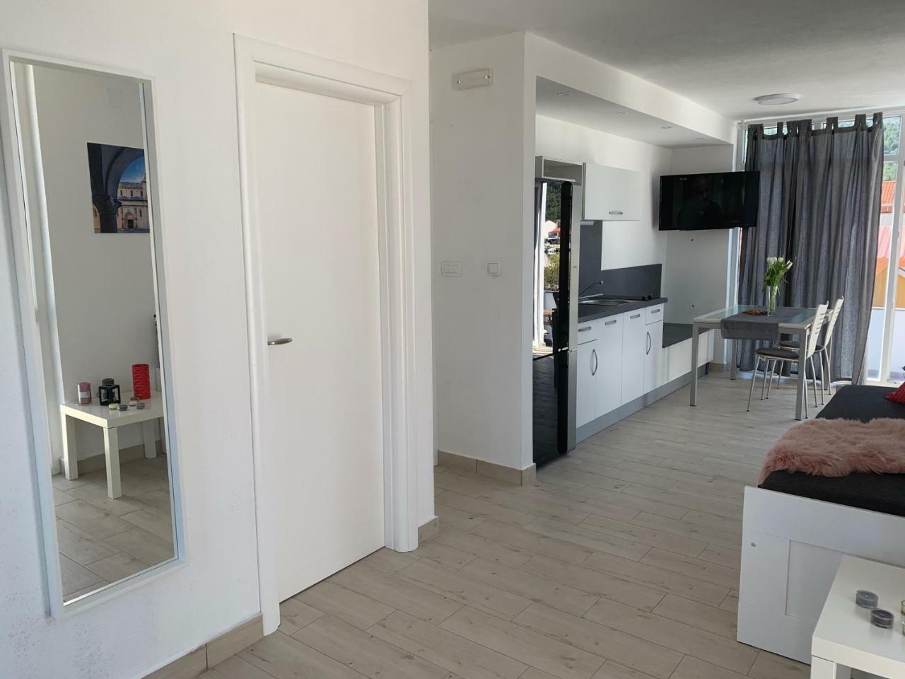 Modern Apartments Day Σίμπενικ Εξωτερικό φωτογραφία